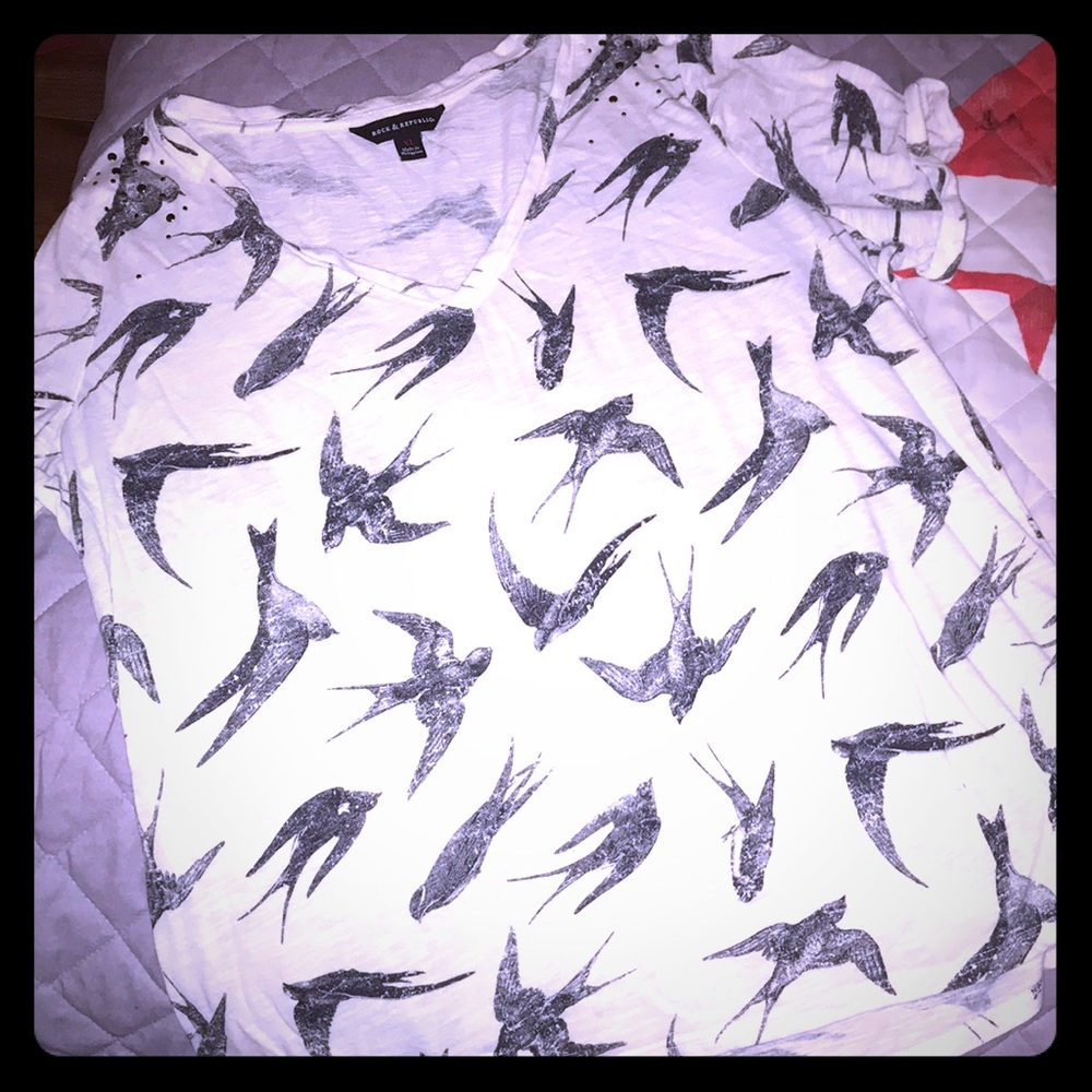 Rock & Republic v neck tee. Size XL